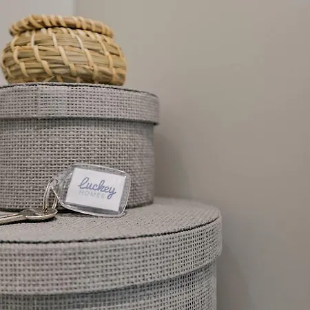 Luckey Homes - Rue Chapon アパート *